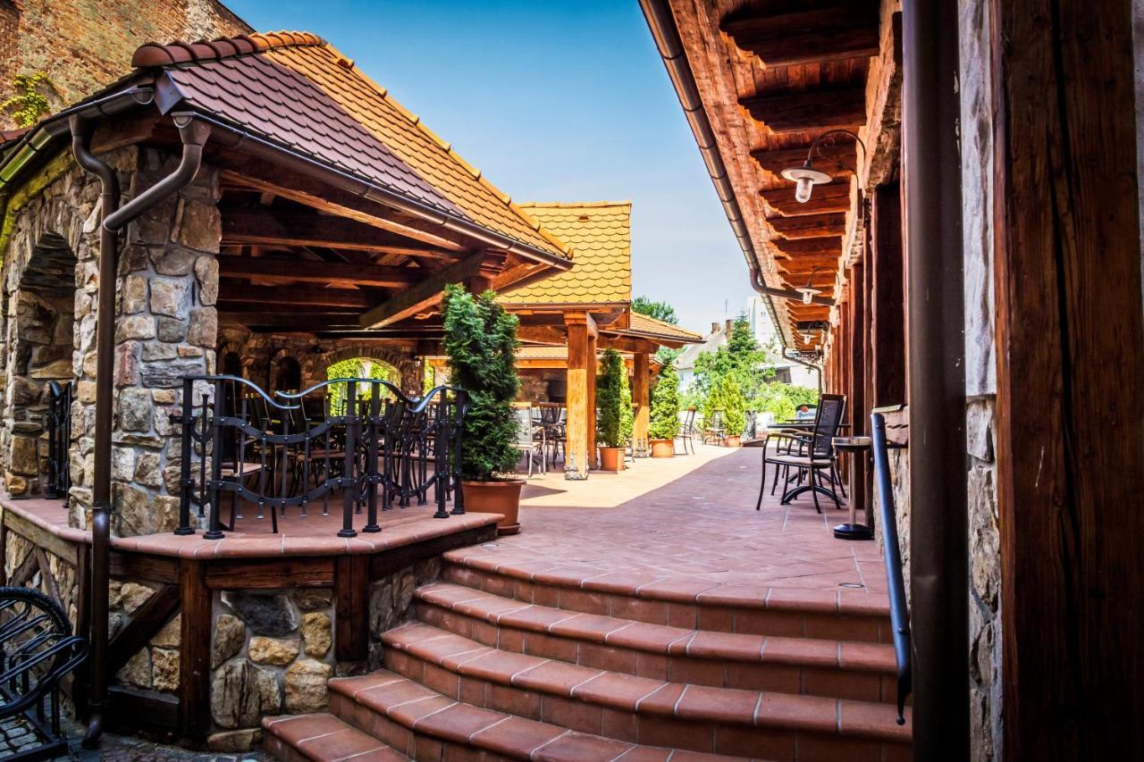 אופבה Katerain Hotel, Restaurace, Wellness מראה חיצוני תמונה