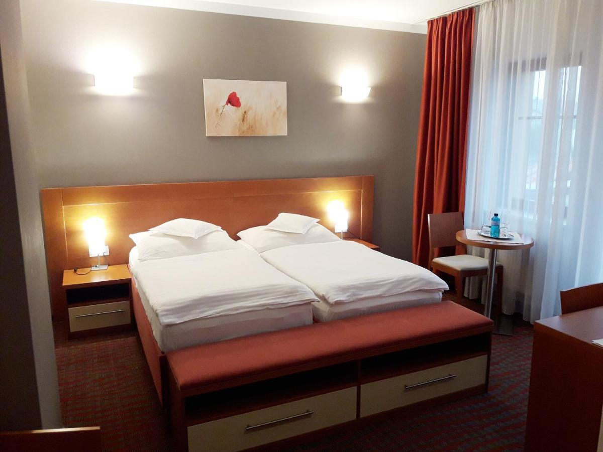 אופבה Katerain Hotel, Restaurace, Wellness מראה חיצוני תמונה